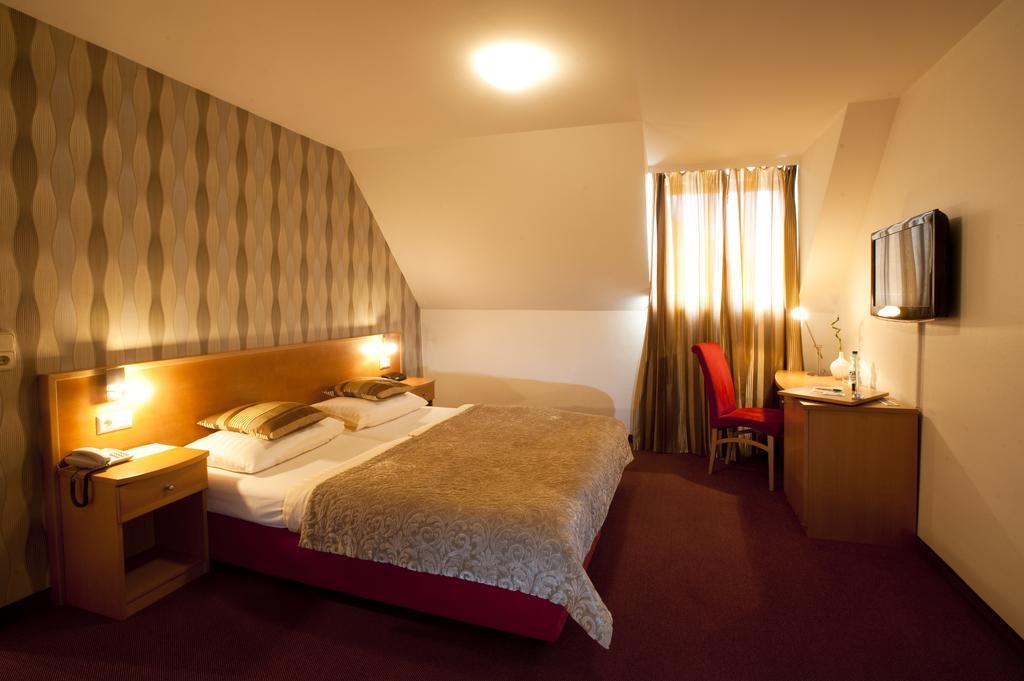 Hotel Geyer Κλάγκενφουρτ Εξωτερικό φωτογραφία